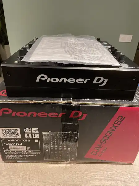 Pioneer cdj-3000, pioneer cdj 2000nxs2, pioneer djm 900nxs2, pioneer dj djm-v10 dj mixer